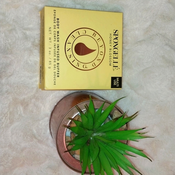 New🆕️ Honey Blossom Body Wash & Buffer 14 + Uses - Picture 2 of 9